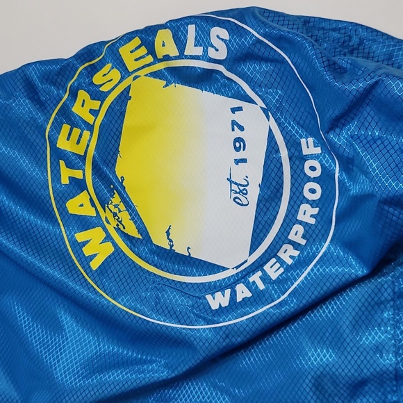 NWT Lewis N. Clark Waterproof Sling Bag Backpack - Picture 2 of 10